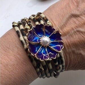 Animal Print Snap Jewelry Bracelet w/ large Blue Floral Snap with pearl! VIDEO!
